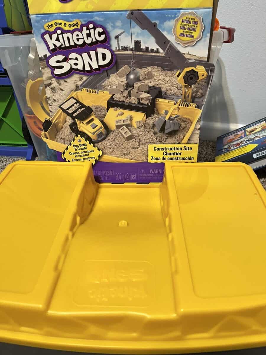 Kinetic Sand, Folding Sand Box with 2lbs of Kinetic Sand 